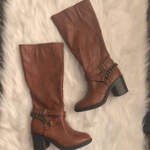 Trendy tall brown boots w/ a small chunky heel